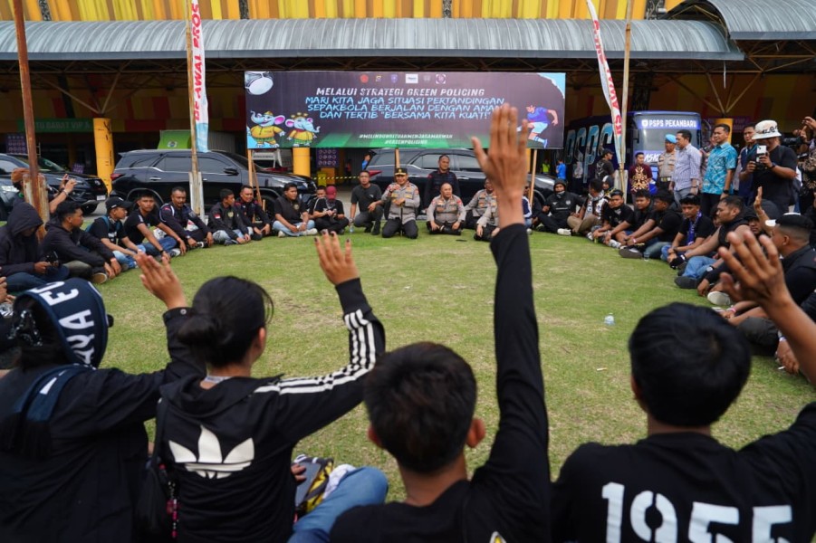 Kapolda Riau Duduk Bareng Suporter PSPS, Ciptakan Sepak Bola yang Aman dan Beradab