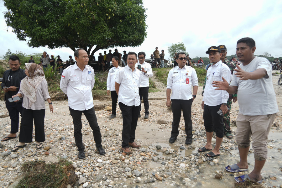Akses Jalan Masyarakat Logas Putus Akibat Banjir;  Bupati Instruksikan Kadis PUPR Tinjau Dan Lakukan Tindakan Cepat