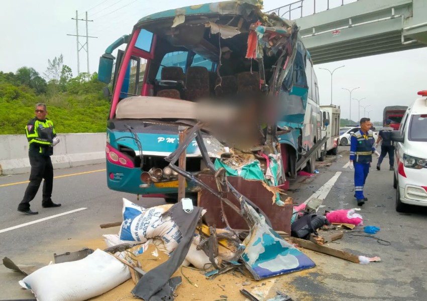 Kecelakaan Maut di Tol Pekanbaru-Dumai, Satu Tewas, Sopir Bus Kabur
