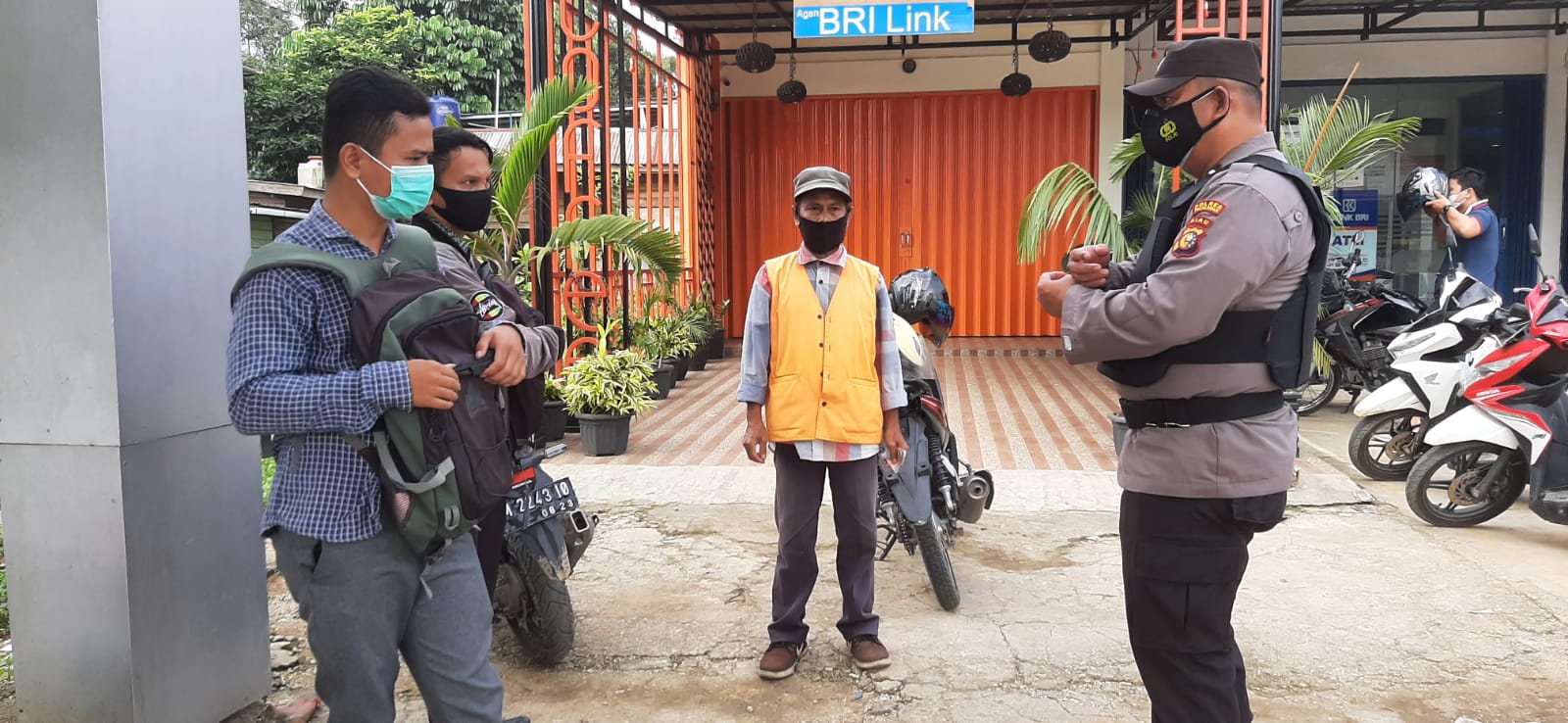 Antisipasi Lonjakan Kasus Covid-19, Personel Polsek Ukui Gencar Imbau Prokes