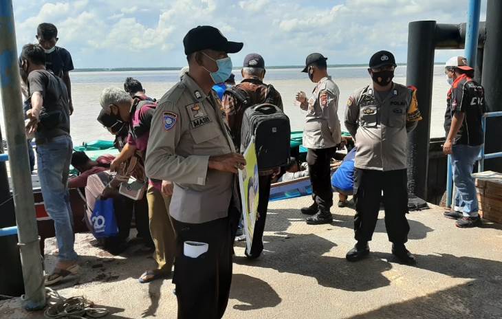 Personel Polsek Kuala Kampar Imbau Warga Patuhi Prokes Agar Terhindar dari Covid-19