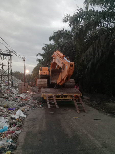 DLHK Kota Pekanbaru Terima Pinjaman Alat Berat dari Pemprov Riau untuk Pengelolaan Sampah di TPA Muara Fajar