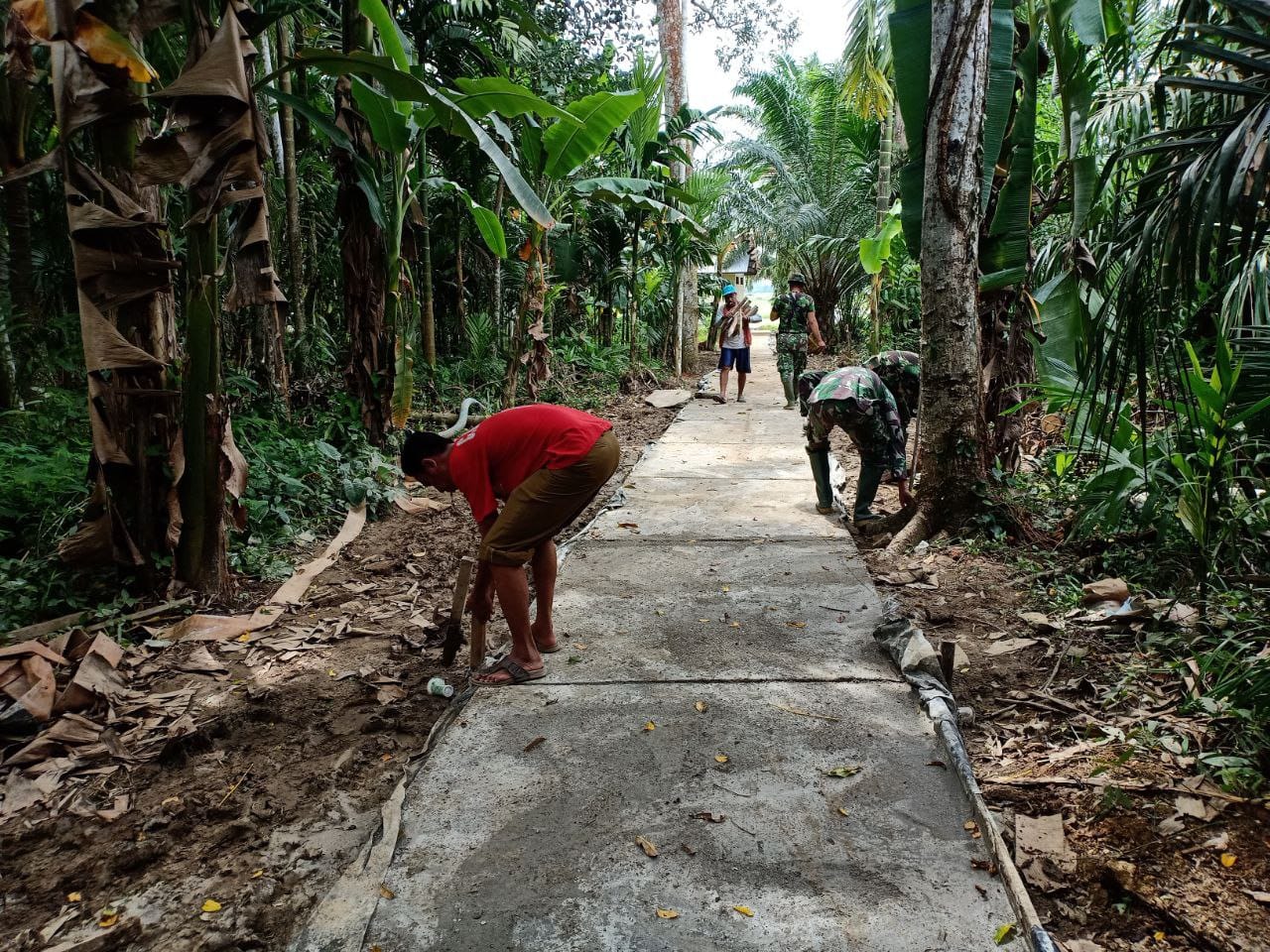 Mendekati Pekan Terakhir Pengerjaan Semenisasi TMMD Ke-109 Kodim 0302/Inhu ,  Hampir Rampung