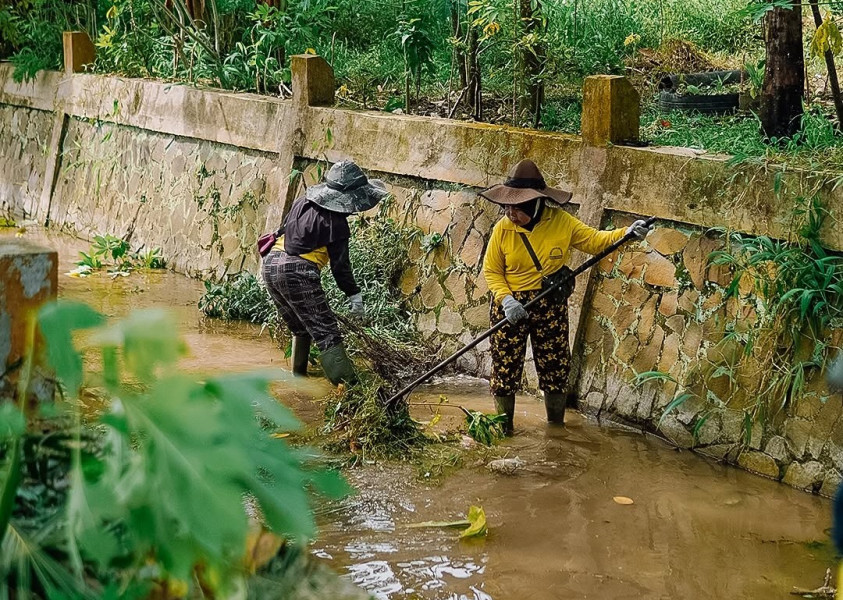 Cegah Banjir, PUPR Pekanbaru Gencarkan Pembersihan Drainase