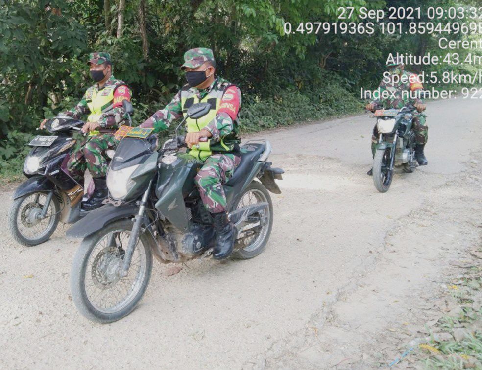 Babinsa Koramil 06/Cerenti Terus  Sosialisasikan Dan Patroli Tentang Bahaya Karhutla Di Wilayah Binaannya di Desa Pulau Bayur