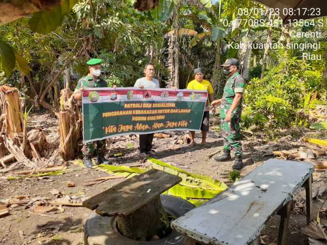 Tingkatkan Pengawasan Karlahut, Babinsa Koramil 06/ Cerenti Kodim 0302/ Inhu Sosialisasi Kepada Masyarakat Binaannya 