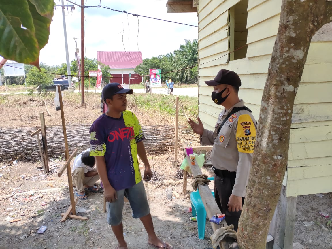 Covid-19 Belum Berakhir, Bhabinkamtibmas Teluk Meranti Sosialisasikan Adaptasi Kebiasaan Baru