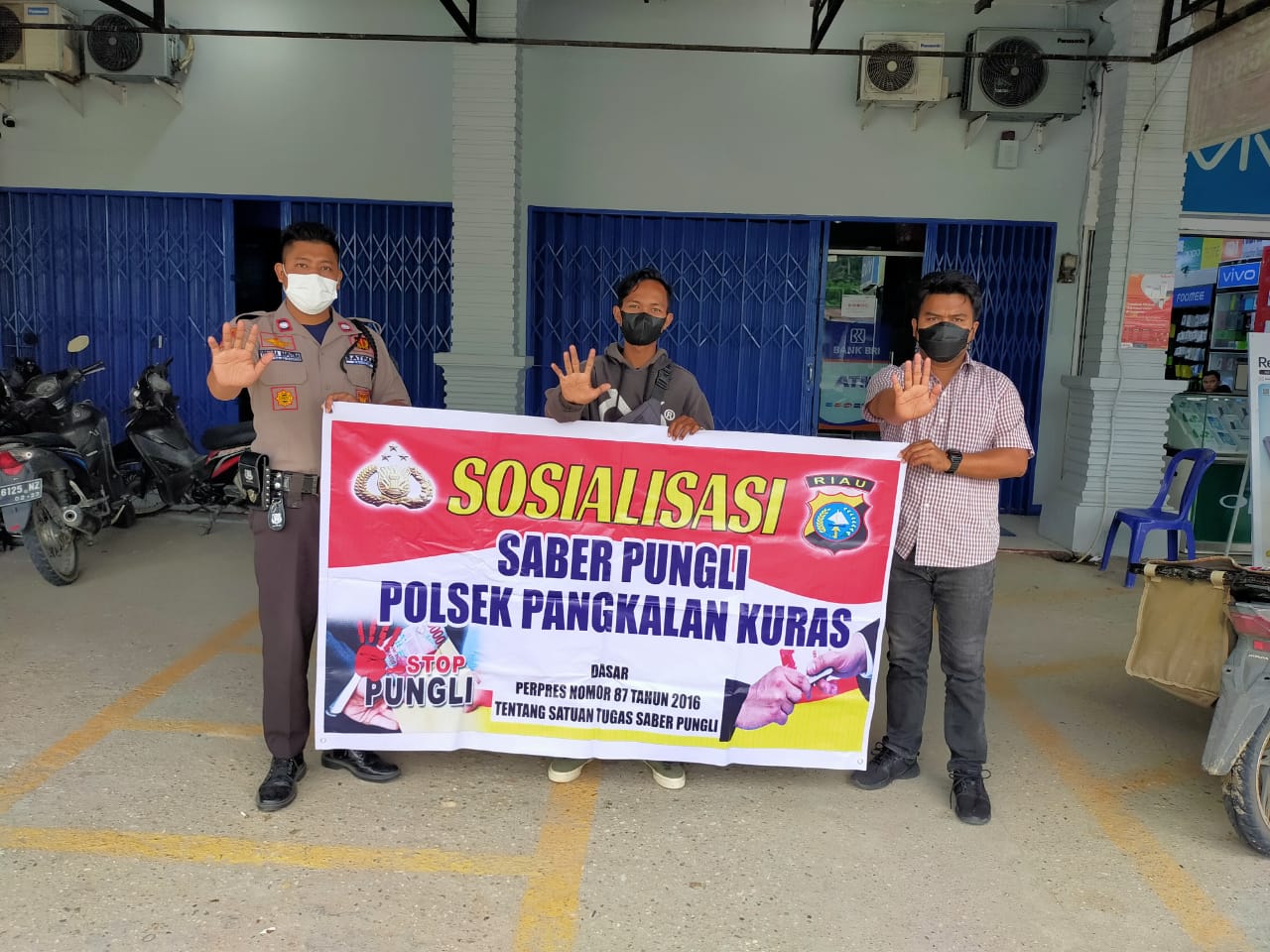 Polsek Pangkalan Kuras Sosialisasi Saber Pungli ke Petugas Parkir dan Security Bank