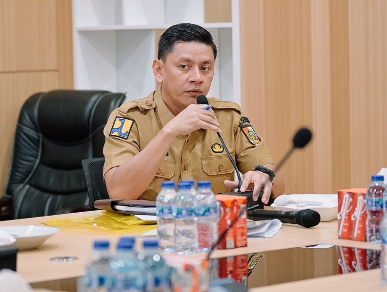 Kepala Dinas PUPR Edward Riansyah Paparkan Ranperwako Pengelolaan Air Limbah Domestik di Hadapan Pj Walikota Pekanbaru