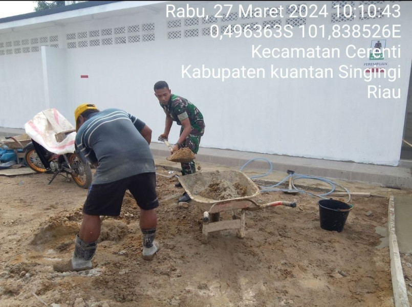 Babinsa Koramil 06/Cerenti  Kodim 0302/Inhu Melaksanakan Gotong Royong di Kecamatan Cerenti 
