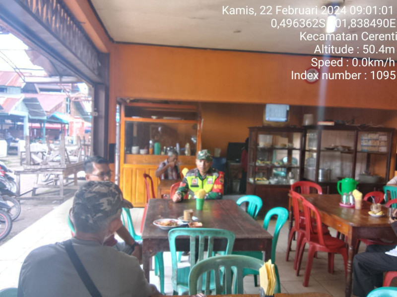 Babinsa Koramil 06/Cerenti Kodim 0302/Inhu Praka Fardan Sinaga Gelar Komsos 