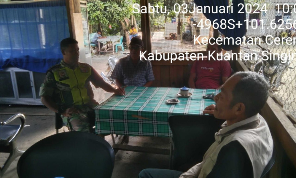 Babinsa Koramil 06/Cerenti Kodim 0302/Inhu Komsos Bersama Masyarakat Menjelang Pemilu 14 Februari 2024 di Kecamatan Cerenti