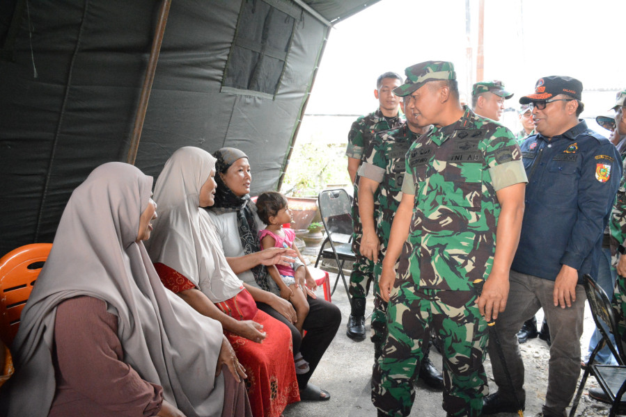 Danrem 031/WB Beri Dukungan Moril dan Materil untuk Warga Terdampak Banjir