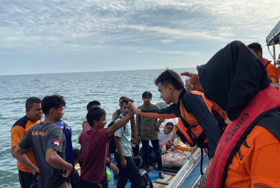 Cuaca Buruk Tenggelamkan KM Ade Putra di Perairan Sinaboy, Seluruh ABK Berhasil Diselamatkan