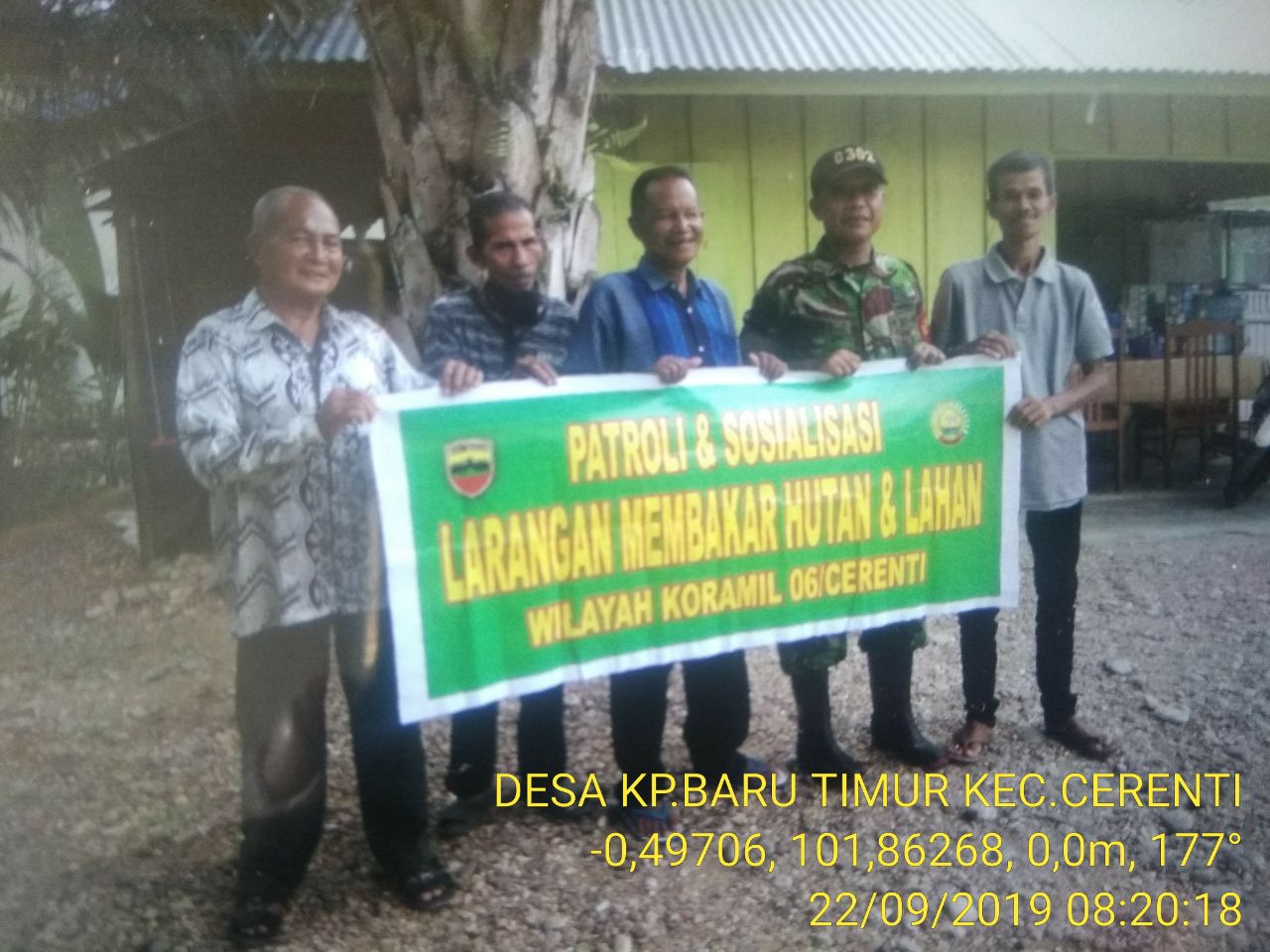 Babinsa Koramil 06/Cerenti Serda Indra Jalil Sosialisasi Karhutla Di Desa Kampung Baru Timur.