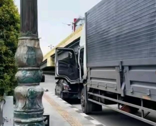 Truk Besar Masuk Kota Pekanbaru, Sopir Akui Dipalak Rp500 Ribu, Polisi Bantah