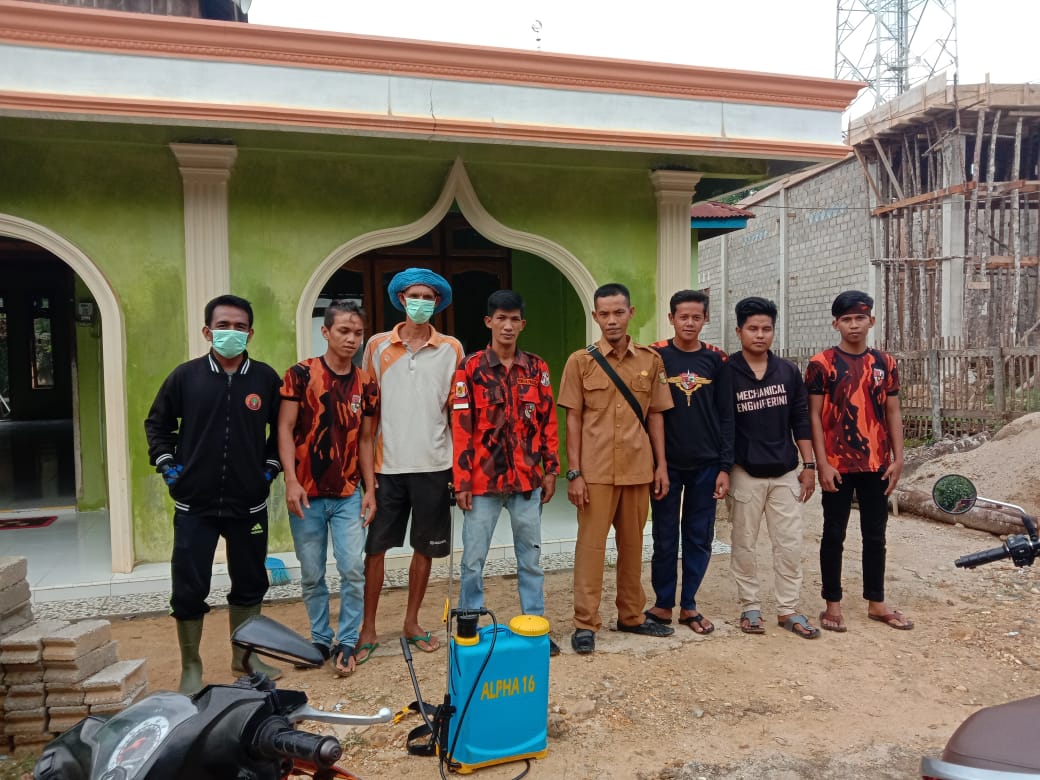 Sulit Dijangkau  Pemuda Pancasila Kuansing Geber Mesjid Musholla Di Pucuk Rantau Dengan Desinfektan