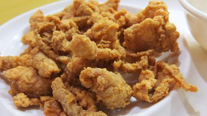 Jangan Terlalu Sering Makan Kulit Ayam Goreng Kalau Nggak Mau Kena 4 Bahaya Ini!