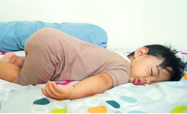 Waspada, Bun! Bayi Sering Tengkurap Saat Tidur Bisa Berakibat Fatal