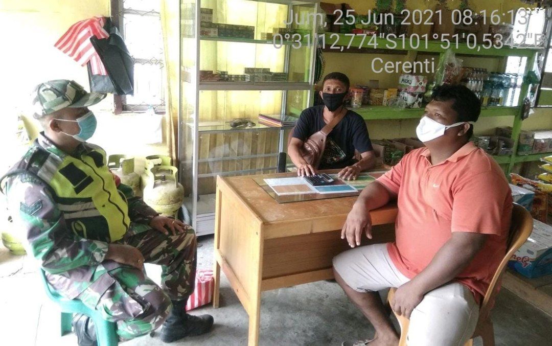 Babinsa Koramil 06/Cerenti Kodim 0302/Inhu Melaksanakan Komsos Dengan Warga Binaan di Pulau Jambu