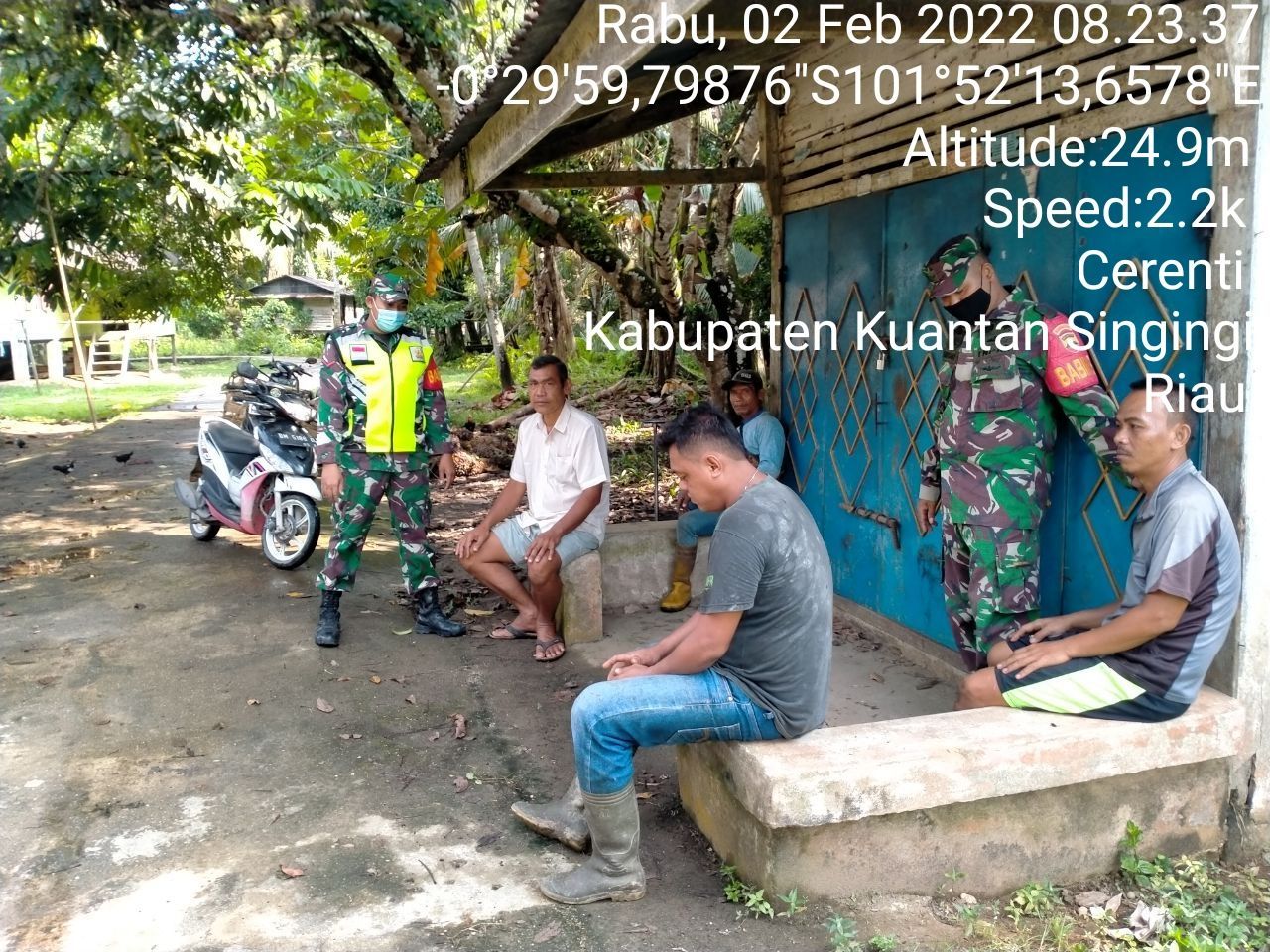 Babinsa Koramil 06/Cerenti Dim 0302/Inhu Berikan Sosialisasi Serta Himbauan Kepada Warga Agar Patuhi Prokes Covid-19 di Desa Kampung Baru dan Desa Sikakak