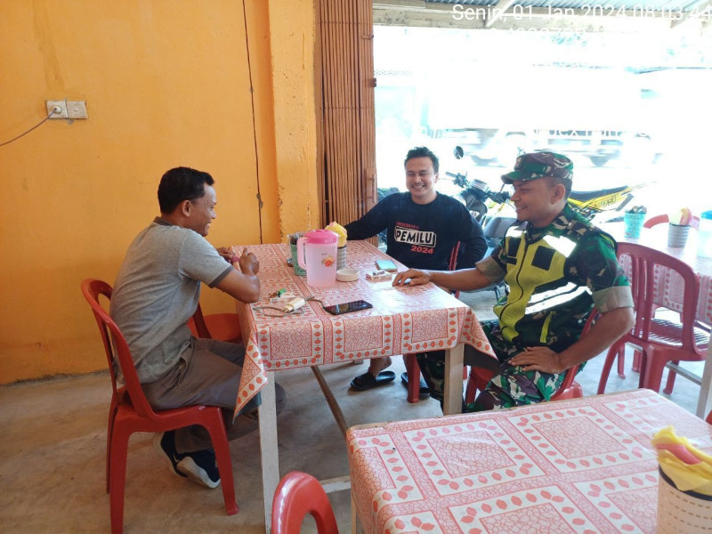 Setiap Hari Babinsa Koramil 06/Cerenti Kodim 0302/Inhu Lakukan Komsos Di Kampung Pancasila Desa Bedeng Sikuran