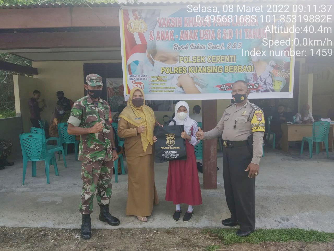 Babinsa Koramil 06/Cerenti Kodim 0302/Inhu  Pantau Dan Dampingi Pelaksanaan Vaksin Covid-19 di Desa Sigaruntang Kecamatan Inuman Kabupaten Kuansing