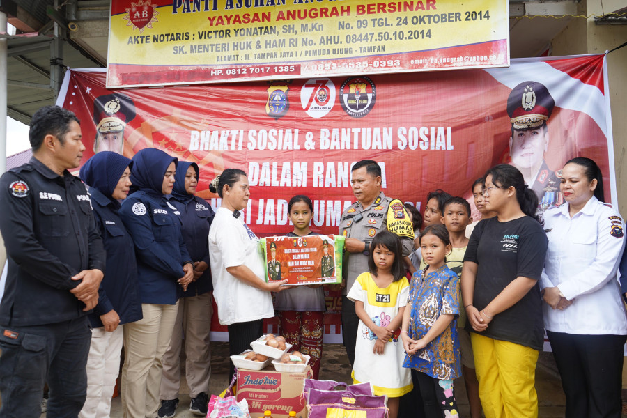 Peringati Hari Jadi Humas Polri ke-73, Bidhumas Polda Riau Berbagi Kebahagiaan di Panti Asuhan