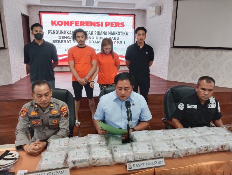 Nekat Bawa Sabu Hampir 20 Kg, Pasutri Dibekuk Polisi di Basement Mall SKA Pekanbaru