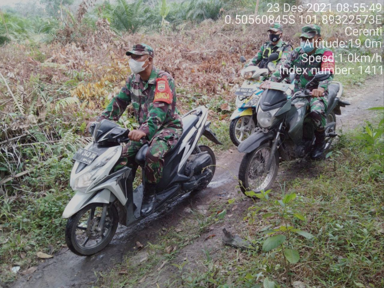 Babinsa Koramil 06/Cerenti Kodim 0302/ Inhu Laksanakan Patroli Untuk Cegah Kebakaran Hutan Dan Lahan Pulau Jambu Kecamatan Cerenti Kabupaten Kuansing