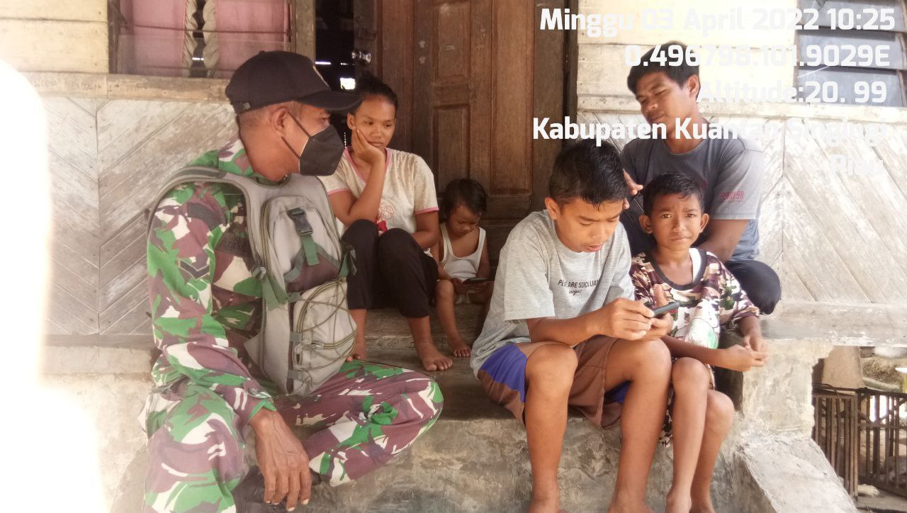 Babinsa Koramil 06/Cerenti Kodim 0302/Inhu Melaksanakan Kegiatan Komsos Dengan Warga Binaan Desa Ketaping Jaya Kecamatan Inuman