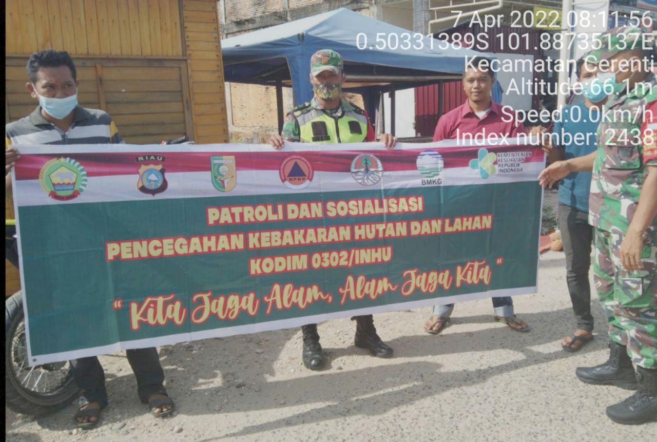 Sertu Efison Babinsa Koramil 06/Cerenti Kodim 0302/Inhu Laksanakan Patroli Untuk Cegah Kebakaran Hutan Dan Lahan Wilayah Teritorialnya