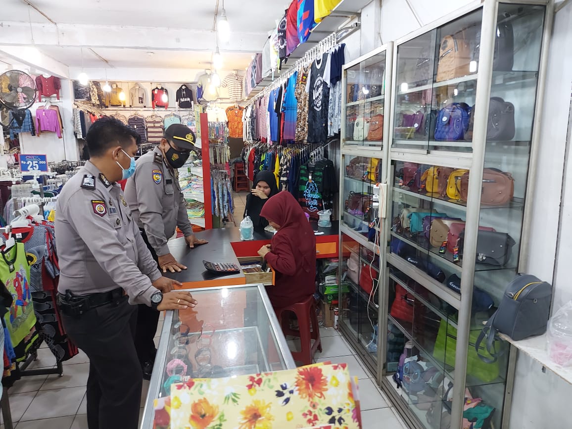 Patroli C3 Malam, Polsek Pangkalan Kerinci Susuri Lapisan Masyarakat di Jalan Lintas Timur