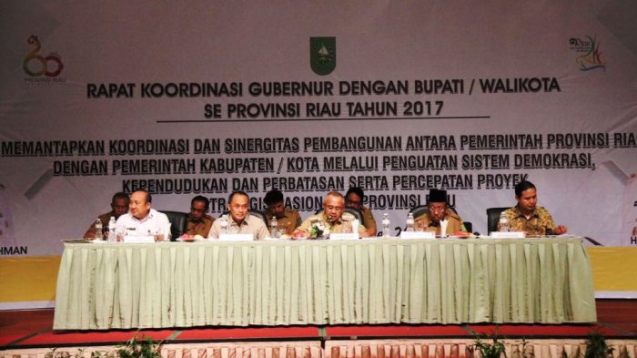 Bahas Percepatan Proyek Pembangunan, Gubernur Riau Kumpulkan Walikota dan Bupati