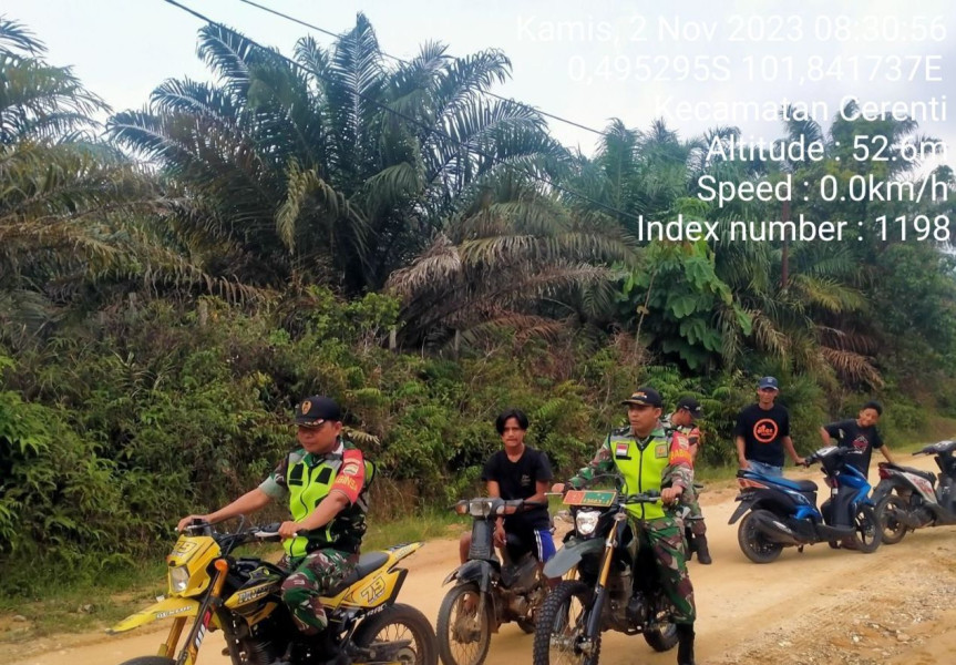 Para Babinsa Koramil 06/Cerenti Kodim 0302/Inhu Laksanakan Patroli Untuk Cegah Kebakaran Hutan Dan Lahan di Kecamatan Cerenti Desa Kompe Berangin