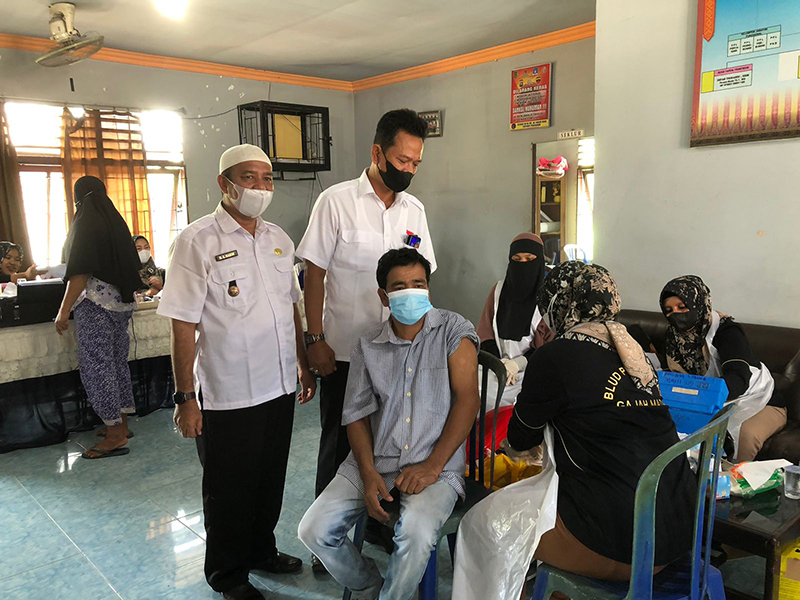 Vaksin dari Kadin Riau dan OJK untuk Inhil Diserbu Masyarakat