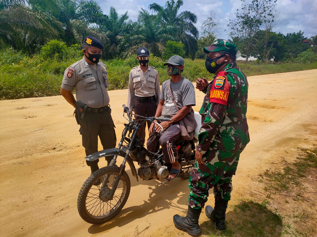 Polsek Teluk Meranti Gelar Razia Masker di Lintas Bono Pelalawan
