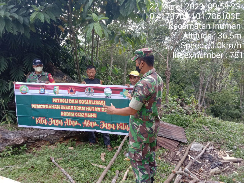 Babinsa Koramil 06/Cerenti Kodim 0302/Inhu Laksanakan Patroli Untuk cegah Kebakaran Hutan Dan Lahan di Kecamatan Inuman Kabupaten Kuantan Singingi