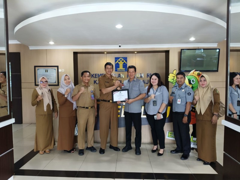 Berkat Kegigihan Bupati;  Kuansing Kembali Terima Apresiasi Dari Kemenkum HAM