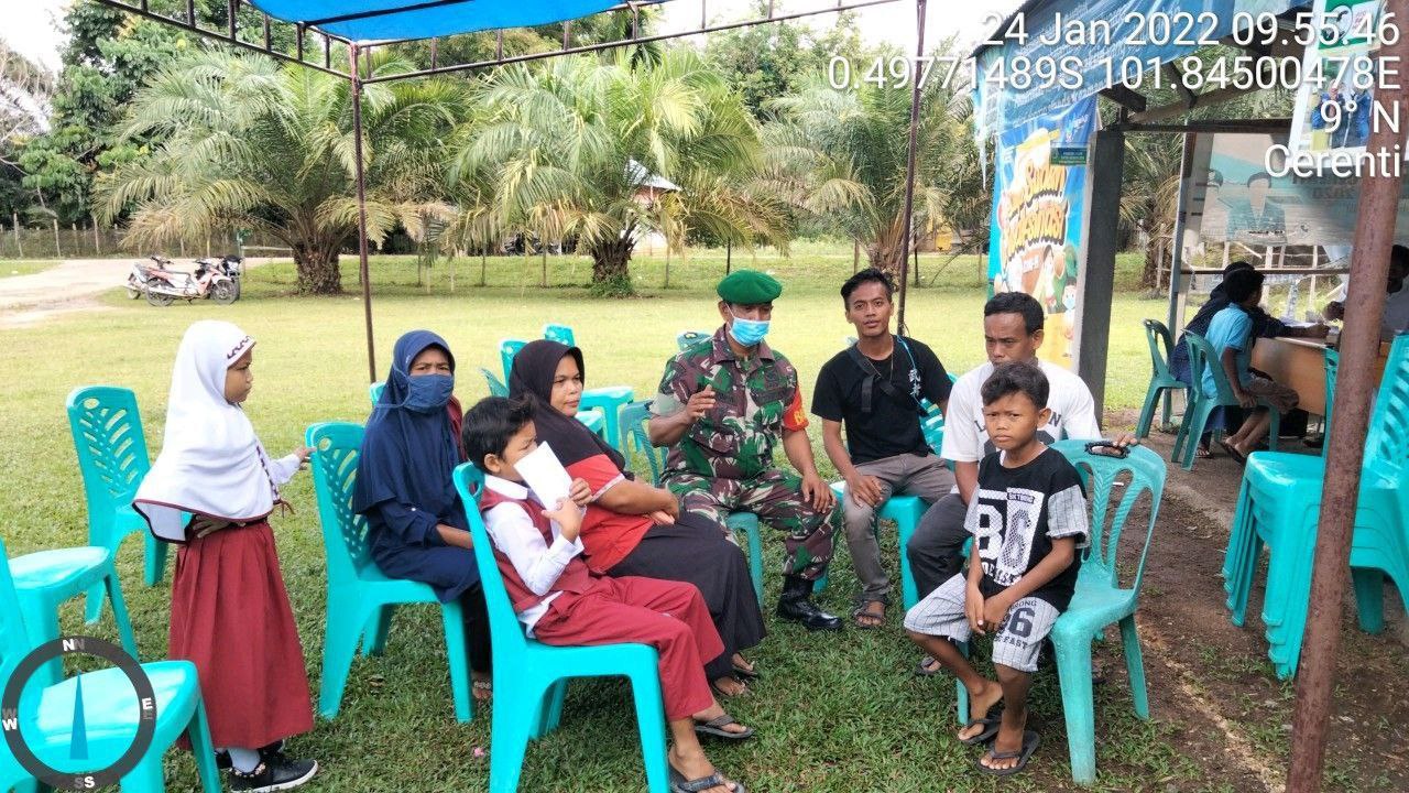 Babinsa Koramil 06/Cerenti Dim 0302 /Inhu Melaksanakan Komsos di Pulau Busuk Jaya Kecamatan Inuman