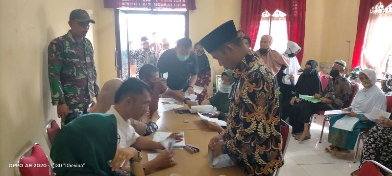 Melalui Babinsa, Danramil 07/Kampar Terus Dampingi Penyaluran Dana BLT 