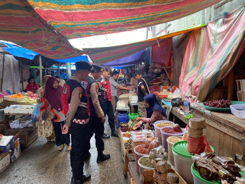 Polres Dumai Gelar Patroli Dialogis di Pasar Pulau Payung untuk Cegah Premanisme