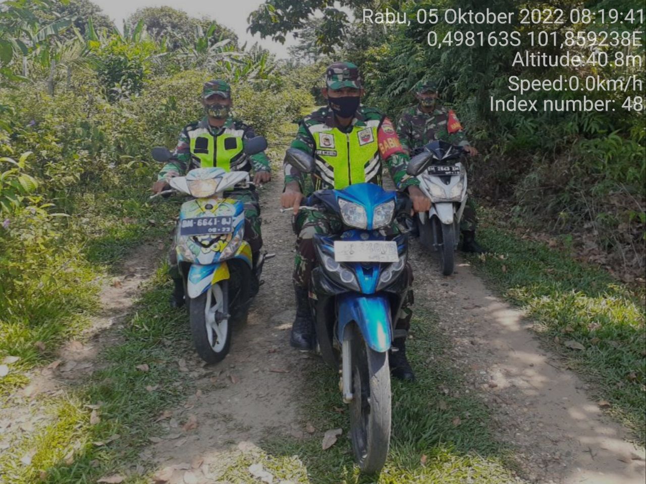 Babinsa Koramil 06/ Cerenti Kodim 0302/ Inhu Laksanakan Patroli di Desa Pulau Busuk Kecamatan Inuman Kabupaten Kuantan Singingi 