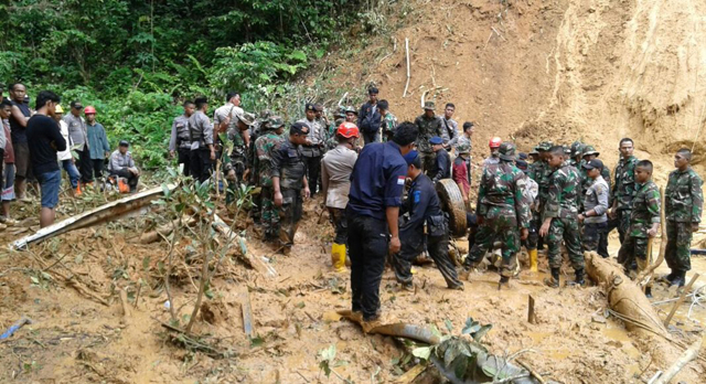 Longsor Sumbar Telan 6 Korban Termasuk 1 Bayi Berusia Dua Hari