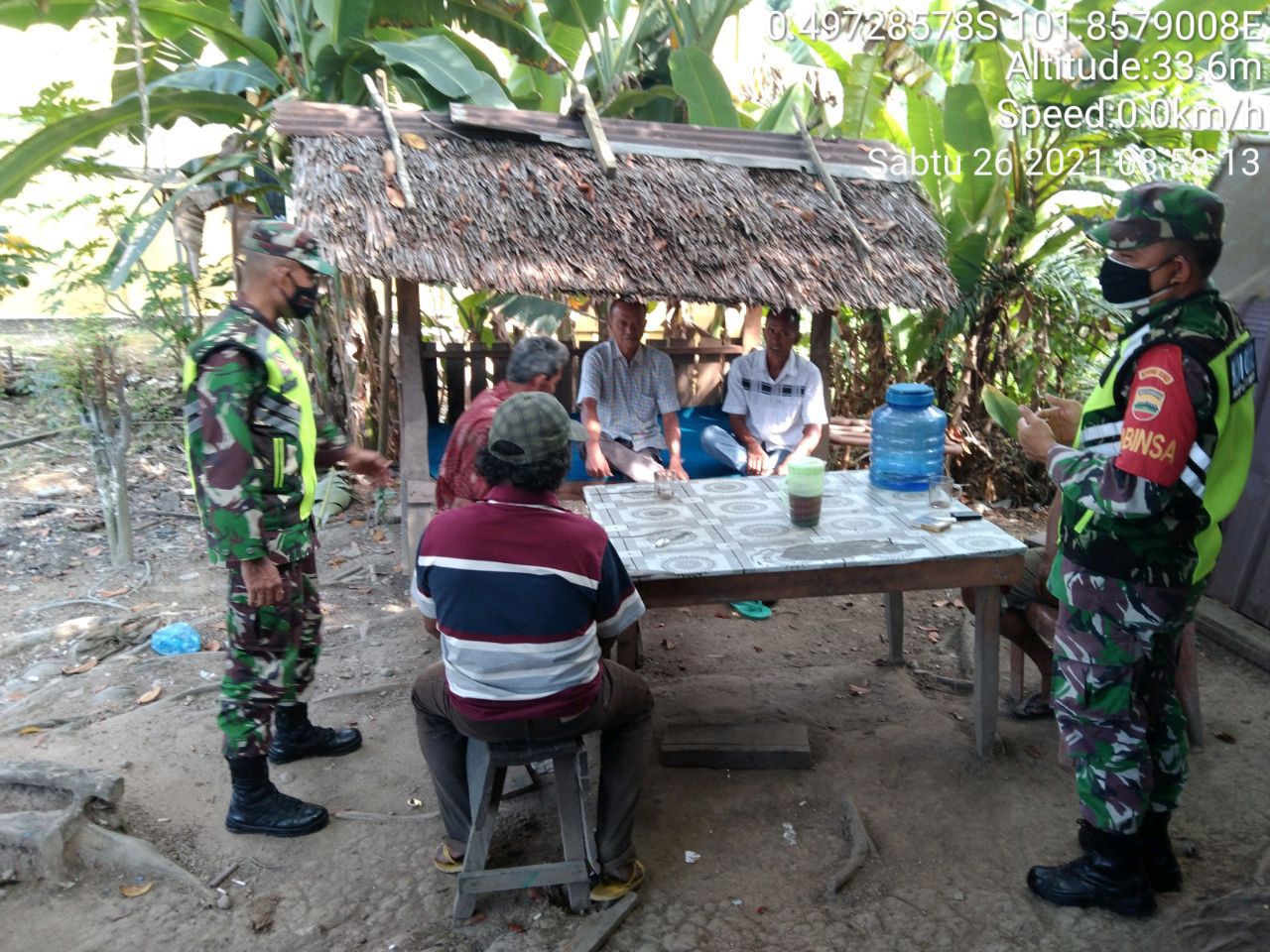 Babinsa Koramil 06/Cerenti ,  Kodim 0302/Inhu Himbau Warga Masyarakat Akan Pentingnya Penegakkan Protokol Kesehatan