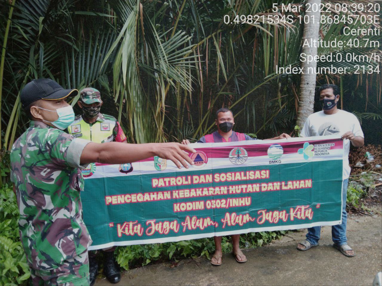 Babinsa Koramil 06/Cerenti Kodim 0302/ Inhu Laksanakan Patroli dan Sosialisasi Untuk Cegah Kebakaran Hutan Dan Lahan Wilayah Teritorialnya
