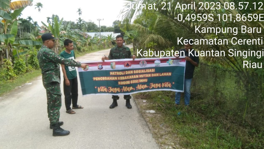 Babinsa Koramil 06/Cerenti Kodim 0302/Inhu, Kopda Mohamad Soleh Bersama Anggota Lainnya Laksanakan Patroli Untuk Cegah Kebakaran Hutan Dan Lahan