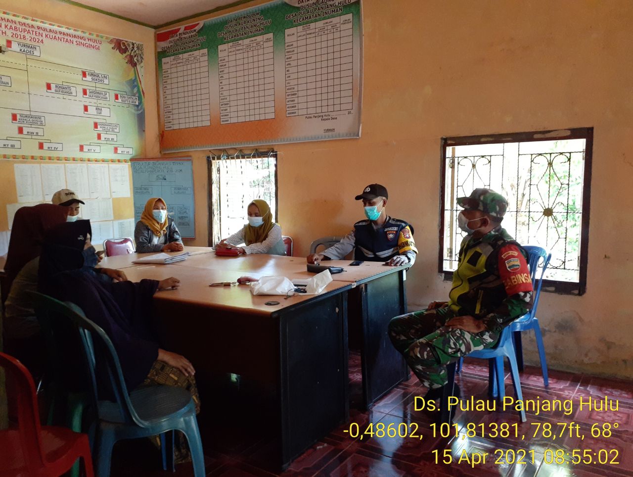 Babinsa Koramil 06/Cerenti Melaksanakan Komsos Bersama Babinkamtibmas Dan Perangkat Desa 