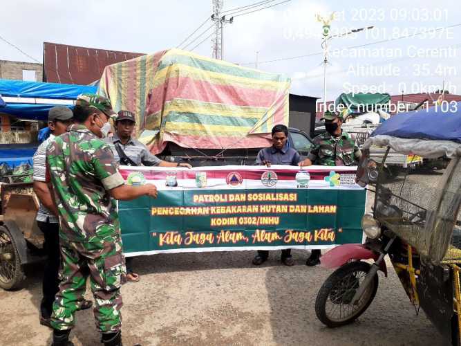 Kopda Babinsa Koramil 06/Cerenti Kodim 0302/Inhu Laksanakan Sosialisasi Karhutlah Kepada Masyarakat Binaan Koramil 06/Cerenti 