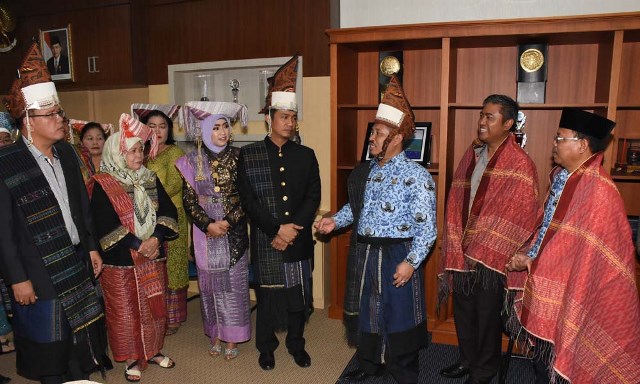 Bupati Amril Dampingi Wali Kota dan Ketua DPRD Siantar Ziarah ke Makam Raja